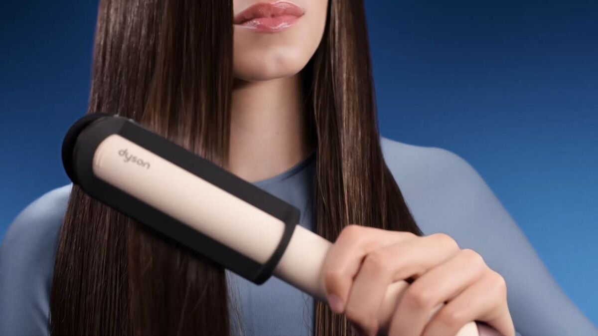 Teplo odvádí, místo aby ho přidávala – Dyson Corrale CoolShine HT02
