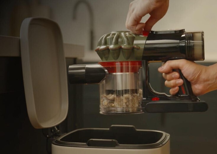 Snadno vysypatelný zásobník Dyson V8