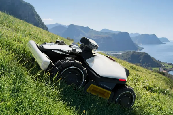 Robotická sekačka Mammotion LUBA mini 2 AWD 1500 - pohon všech kol AWD