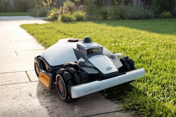 Robotická sekačka Mammotion LUBA mini 2 AWD 1500 - automatické nabíjení