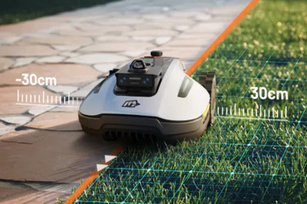 Robotická sekačka Mammotion YUKA 2 mini 1000 - sečení okrajů