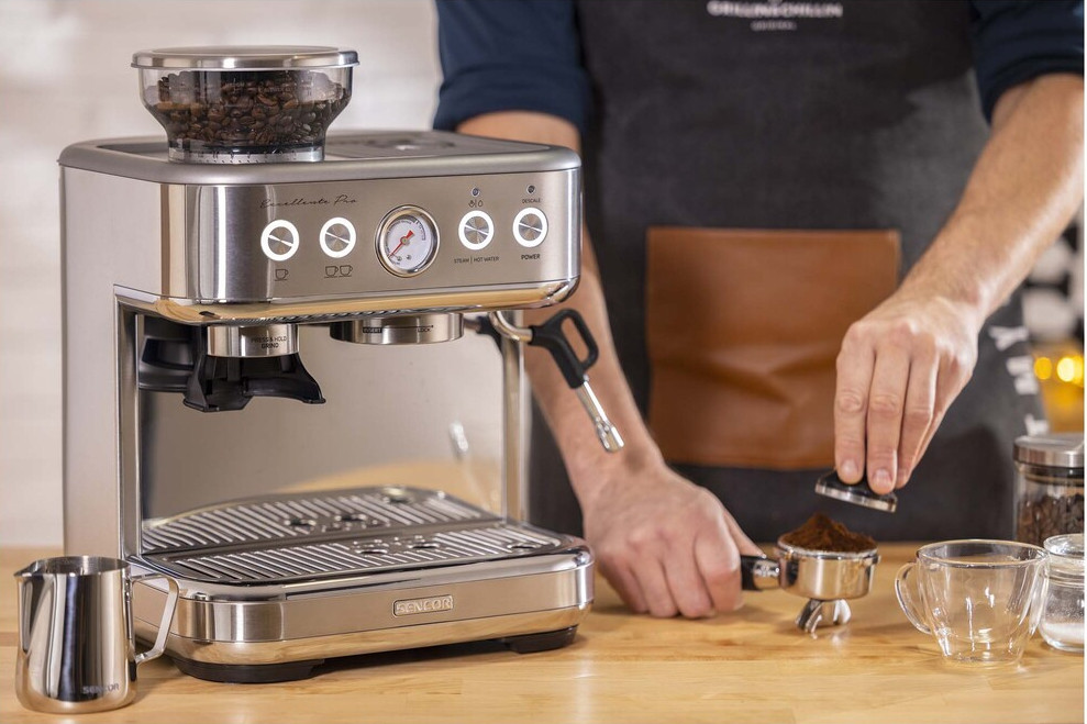 Dokonalé cappuccino a 3 automatické programy SENCOR SES 6010SS