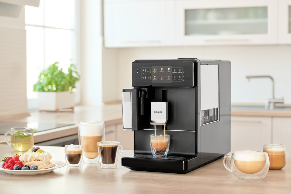 Automatický kávovar SENCOR SES 9300BK v elegantním designu