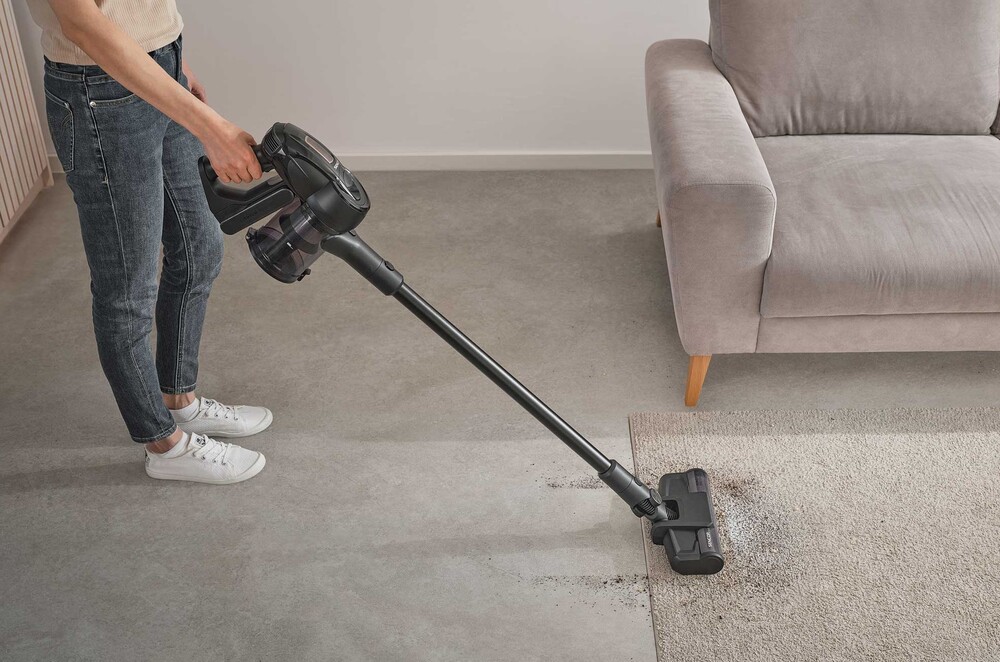 Výkonný digitální motor Sencor SVC 8776BK